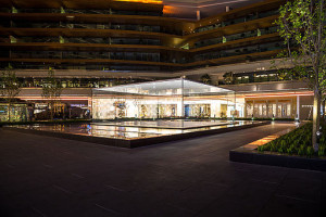 The Apple Store in Istanbul. Photo by By Robert S Donovan [CC BY 2.0 (http://creativecommons.org/licenses/by/2.0)], via Wikimedia Commons